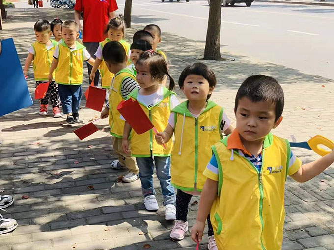 “向國旗敬禮、弘揚愛國精神”--記嬰智貝佳老閔行園兒童之家托管班國慶活動